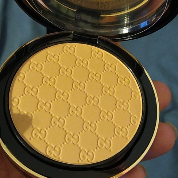 Gucci Makeup Gucci Face Luxe Finishing Powder 50 Poshmark